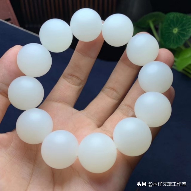 真假金丝砗磲对比照片,紫光灯照白砗磲的真假鉴别