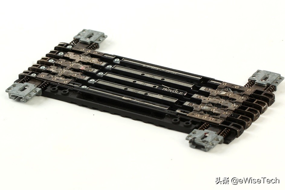 柔派折叠手机掰碎了,柔宇柔派折叠手机二代拆箱