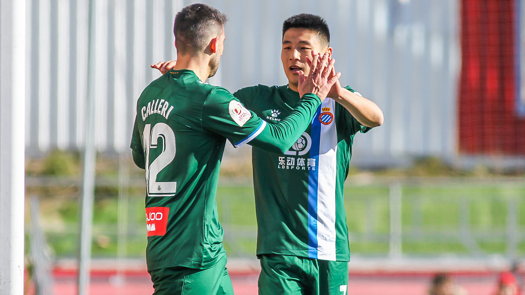 武磊成功在新赛季开始前伤愈归队,武磊留洋坐冷板凳视频