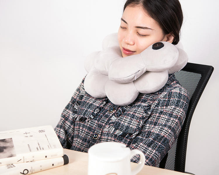 天气冷也不怕，这款可热敷的云颈枕，让你和颈椎寒凉、疲累说拜拜
