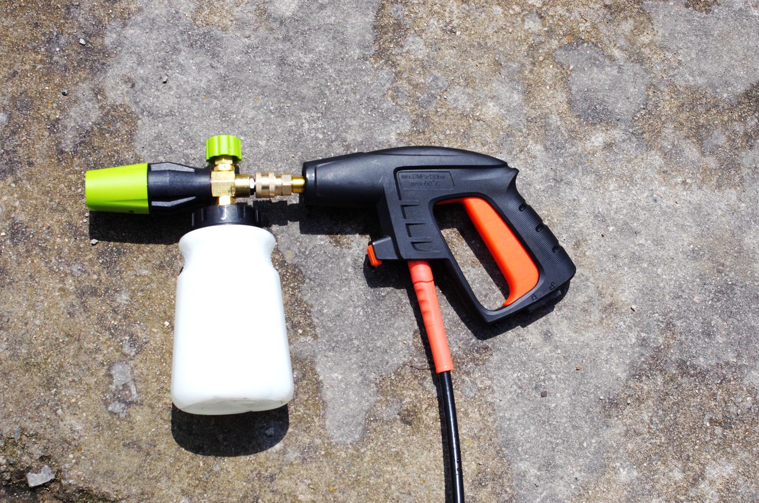 汽车塑料上的污渍怎么去除,汽车上的油烟污渍如何处理