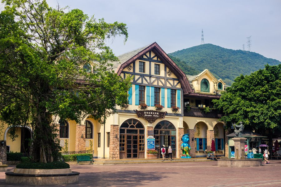 华侨城瀑布酒店房+餐+票，全部只要499！景区VIP通道免排队等你来