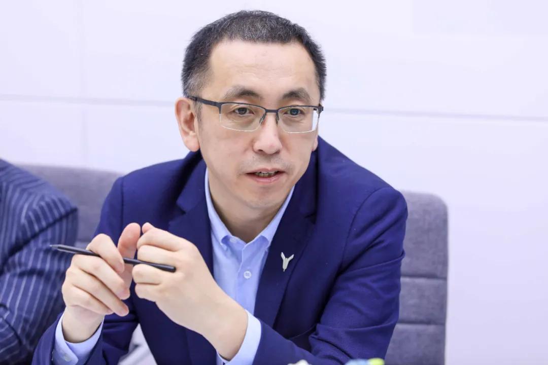 追光的人图片,岚图追光是谁的