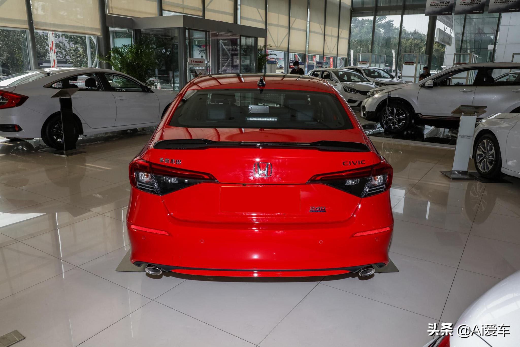 紧凑级运动轿车的标杆是本田思域,性能与颜值兼具本田思域闪亮登场