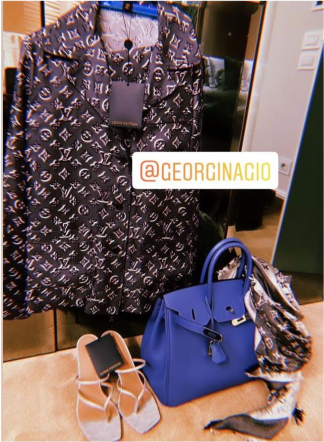 c罗女友穿着,c罗女友身穿深v黑礼服