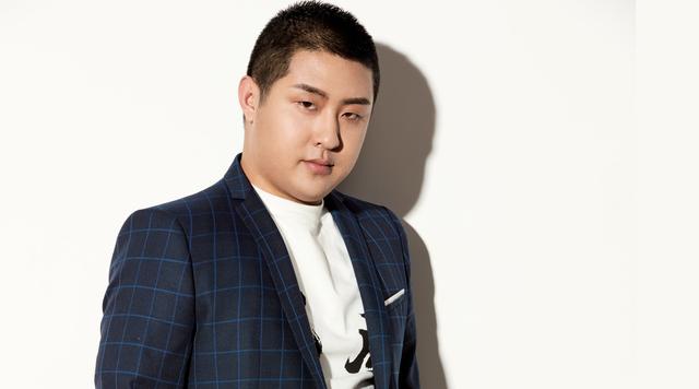 腾讯年度人物投票,70kg和梦泪上台领奖