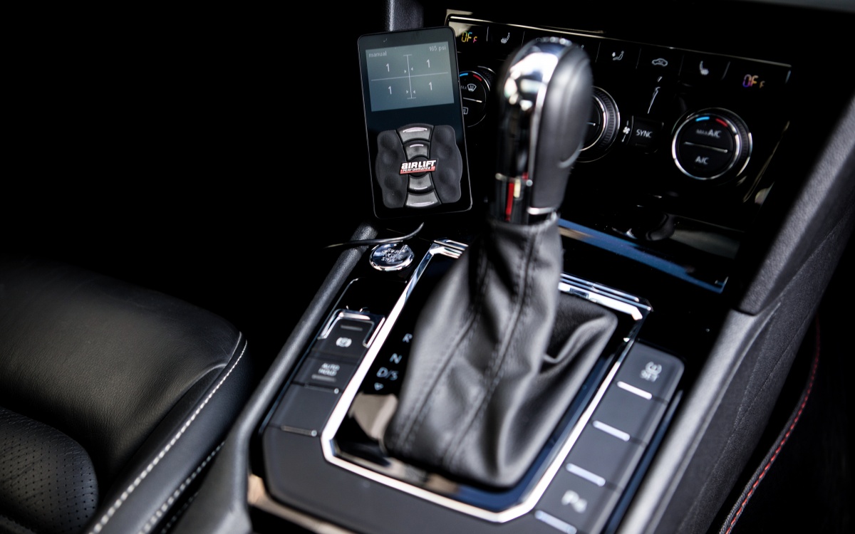 大众凌渡不仅可以很辣,改装后还可以变得又白又胖