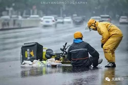 如何看待拼多多员工加班猝死一事,如何看待拼多多员工猝死的事情