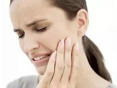 上火感冒咳嗽喉咙痛最快最好方法,上火喉咙痛吃什么食物