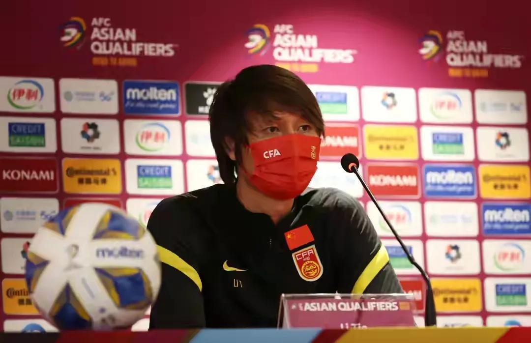 国足2002与巴西对攻,国足世界杯和巴西打对攻