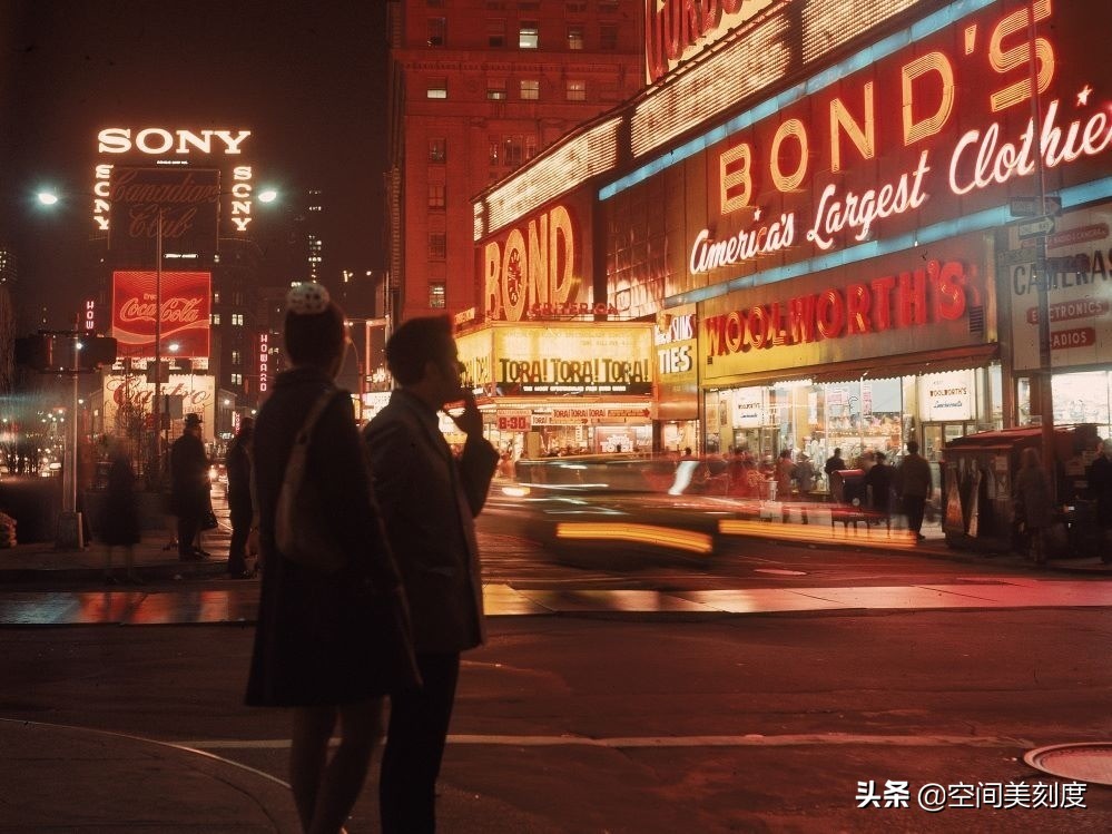 为何企业喜欢扎堆到美国时代广场打中文广告？还有微商和流量明星