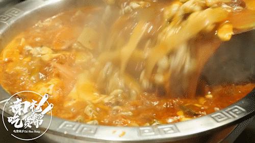 重庆正宗的美蛙鱼头火锅底,确认过眼神这就是你最爱的美食