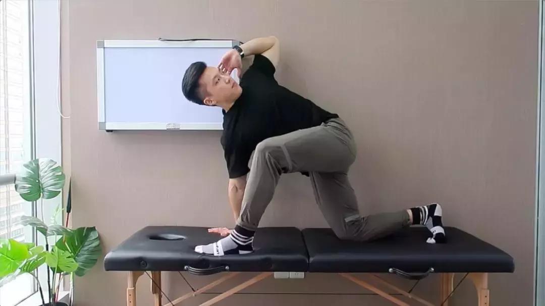 肋骨外翻健身动作,肋骨外翻普拉提动作