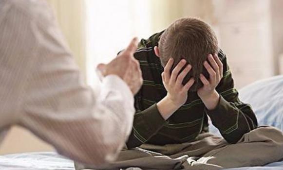 孩子爱说谎欺瞒家长，被急着训斥，学会这3招轻松搞定