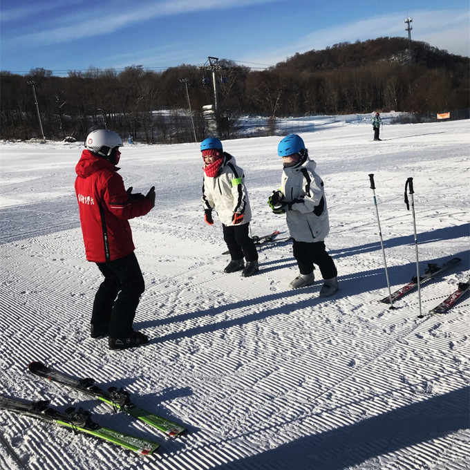 滑雪爱好者齐聚长白山玩转冰雪季,滑雪高手聚集地