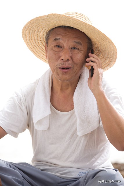 老年手机话费欠费怎么交,家里的老人手机话费多是什么情况