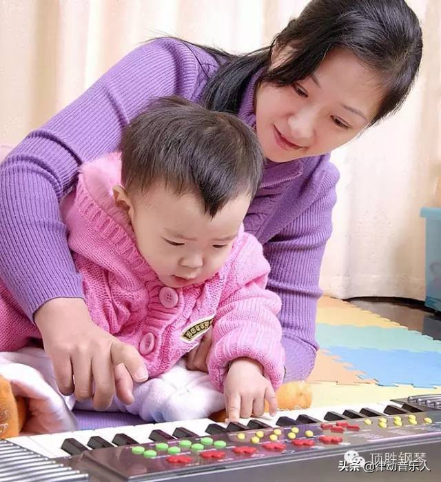 小孩学钢琴先学电子琴还是钢琴,学电子琴和学电钢琴有什么区别