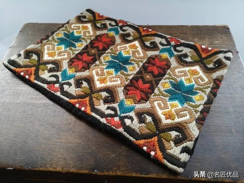 旧物利用!毛线用不完就用来刺绣,这才是十字绣最让人佩服的绣法