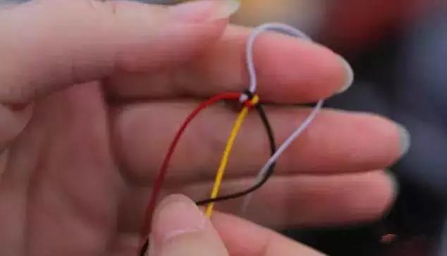 手编绳吊坠怎么打结,四股手编绳打结收尾