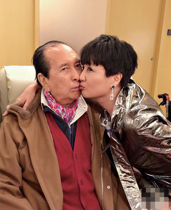 赌王挽联三太四太内容,赌王三位太太的挽联曝光了地位