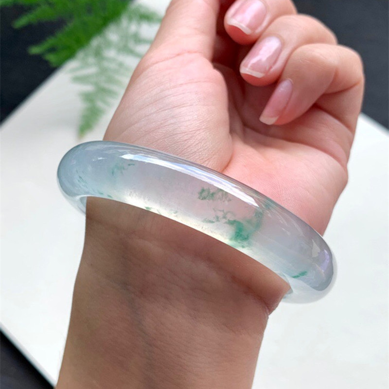 翡翠水的主要成分,翡翠水是啥意思