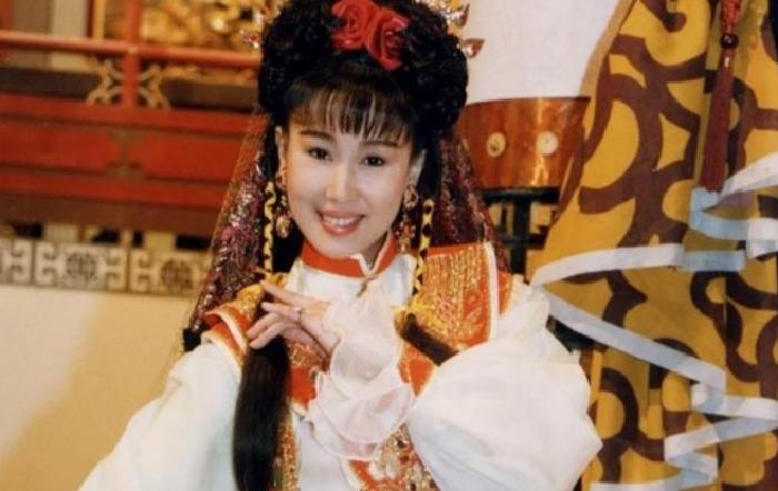 新白娘子传奇：剧中贵为状元夫人的碧莲，现实里被骗财骗色