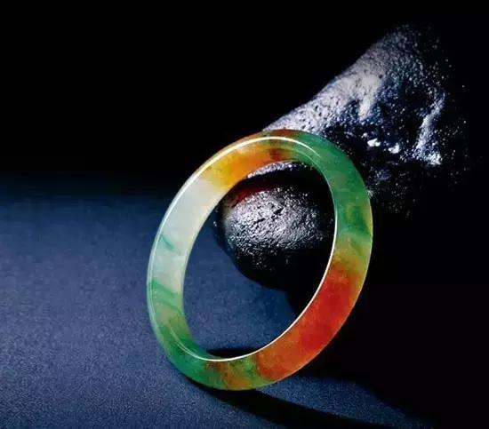 缅甸翡翠玉的鉴别方法,缅甸翡翠怎么判断好坏