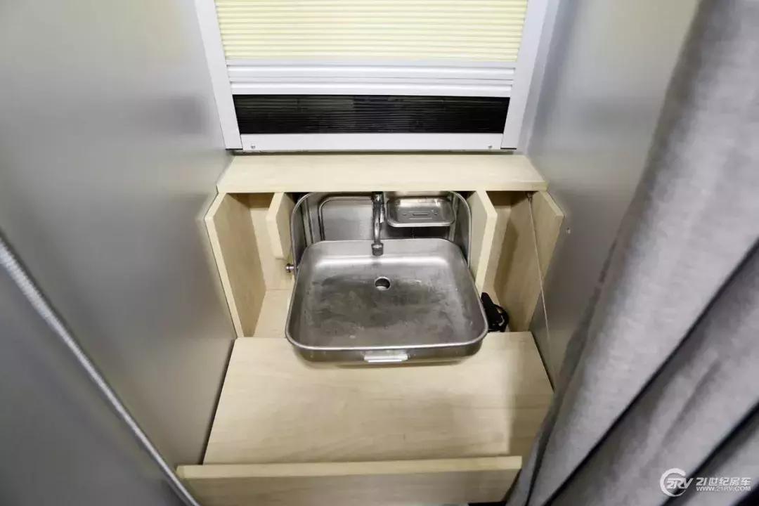 四驱带差速锁越野原厂房车,低顶四驱越野房车介绍