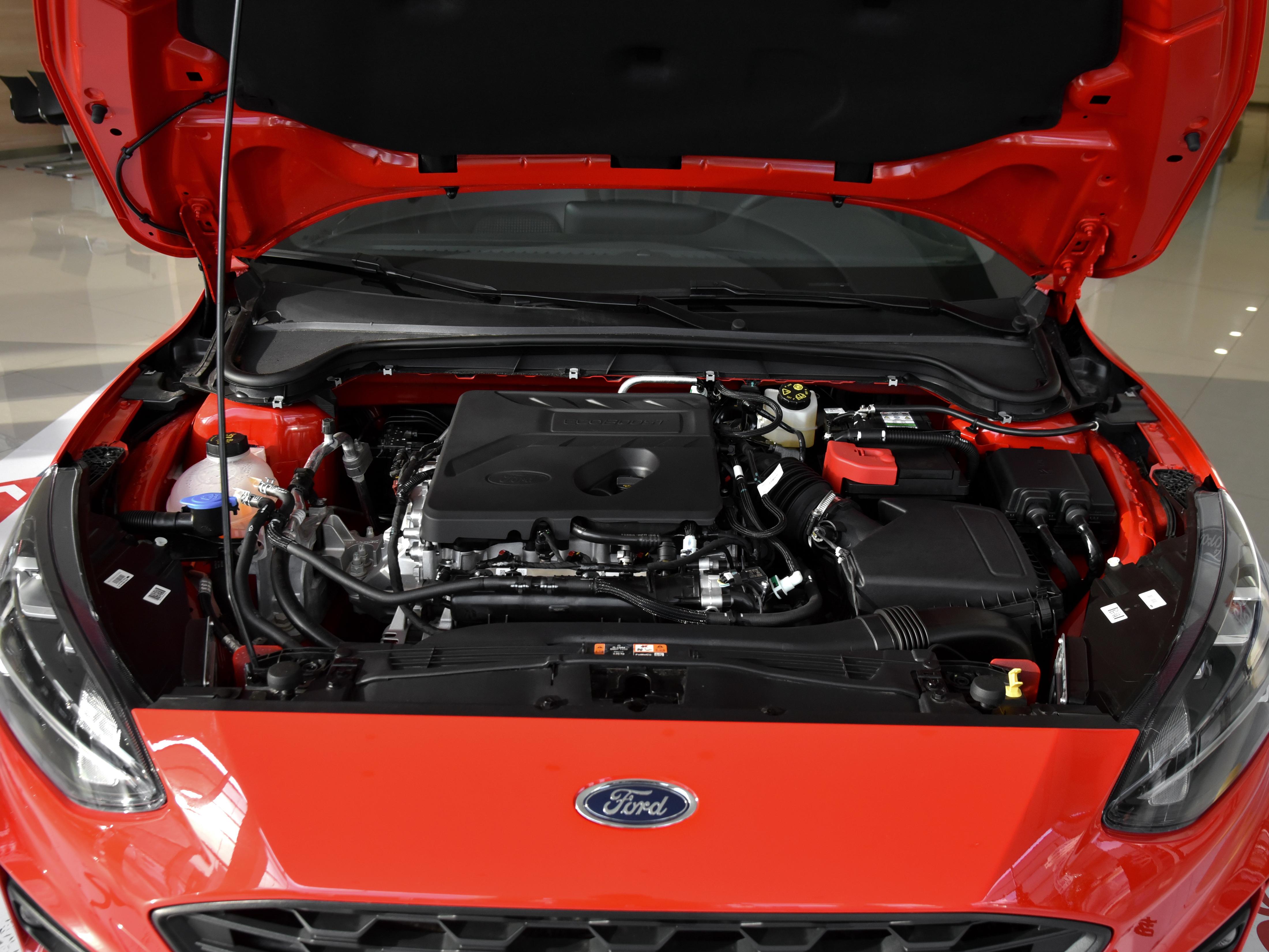 除了动力，品质不输本田思域，实惠的合资轿车，福特福克斯