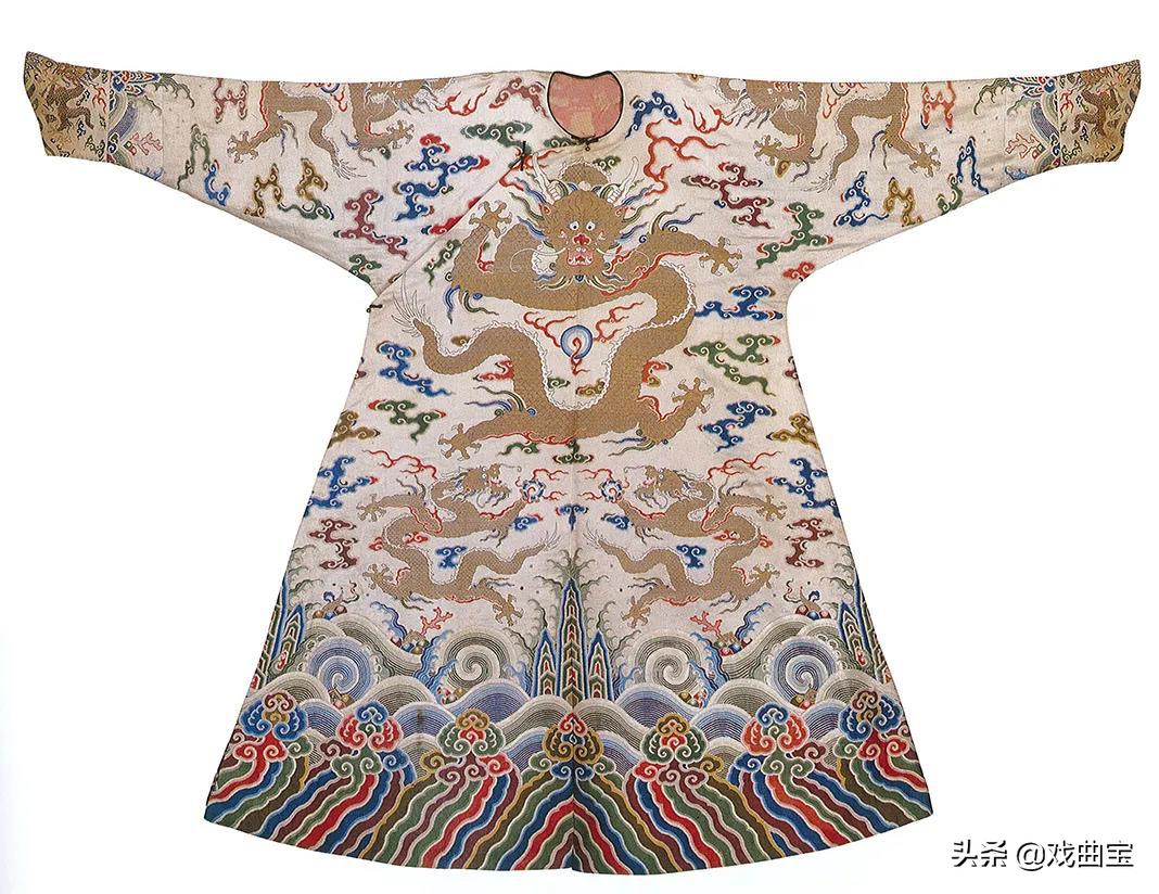 不愧为国粹，京剧服饰可真是太讲究了