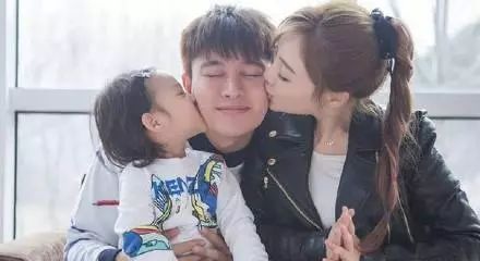 李小璐贾乃亮官宣离婚是真的吗,李小璐贾乃亮离婚后首次同框亮相