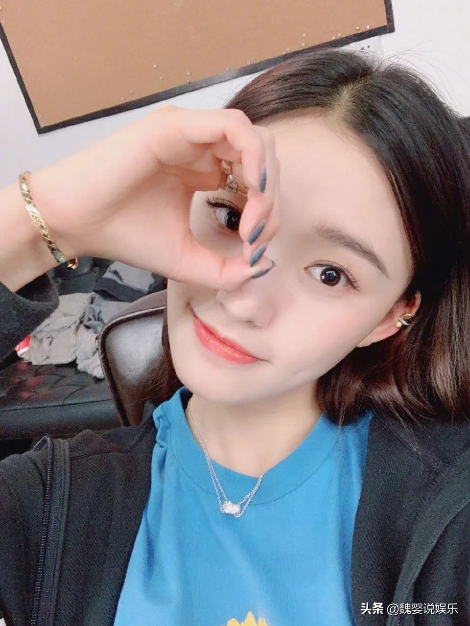 讲真的｜戚薇钟楚曦跳槽做美妆博主，你看谁更行？