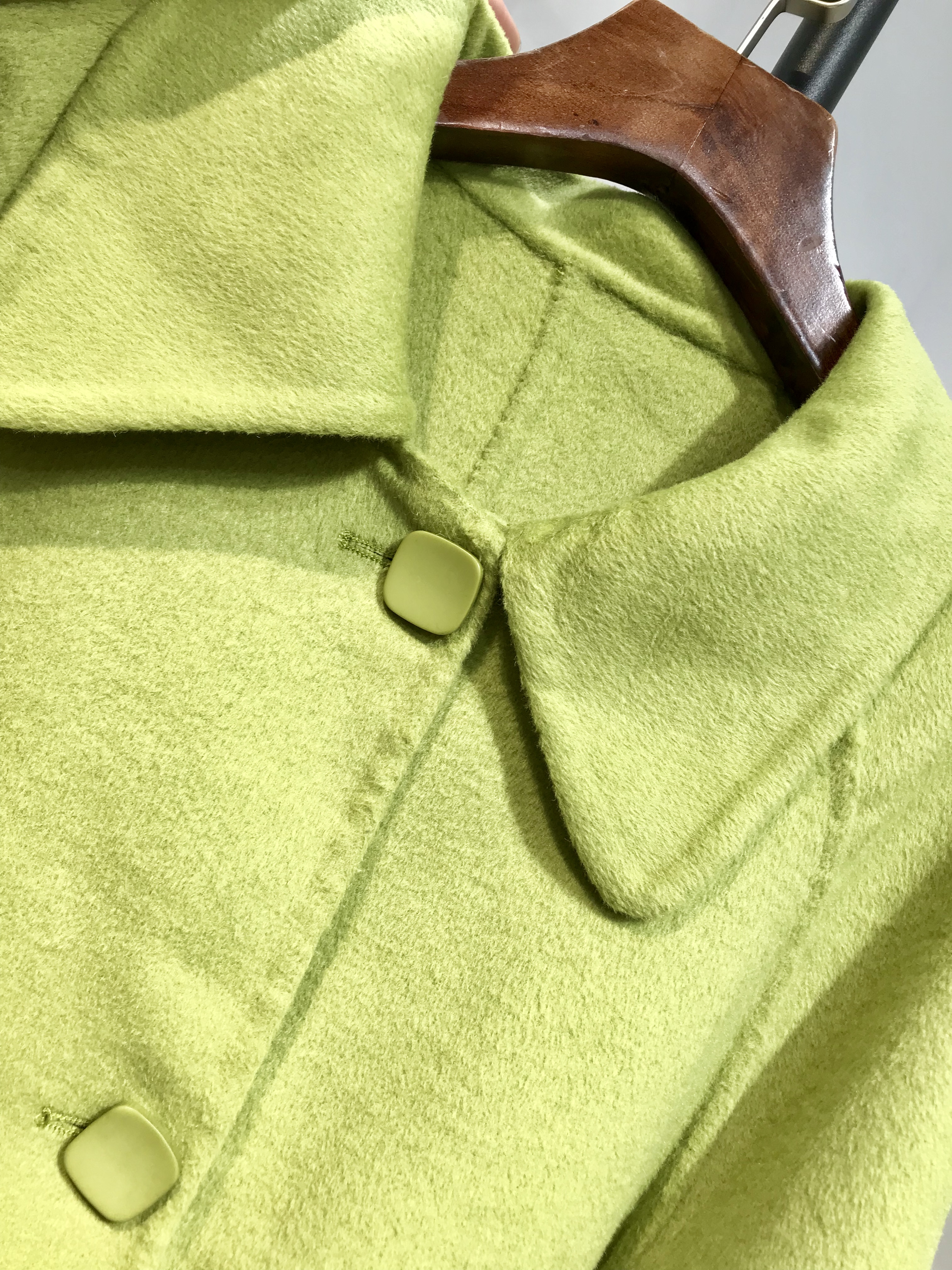 顶级双面羊绒大衣品牌女装尾货,广州双面羊绒大衣尾货批发市场