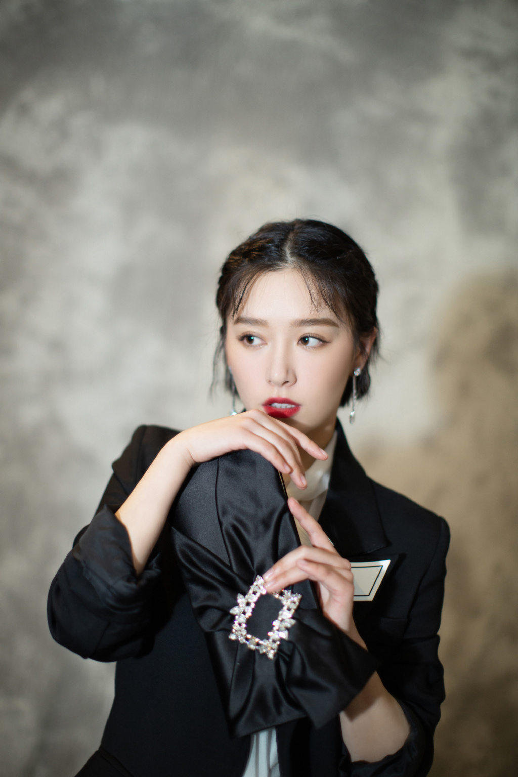 阚清子假发马尾,阚清子黑白裙子