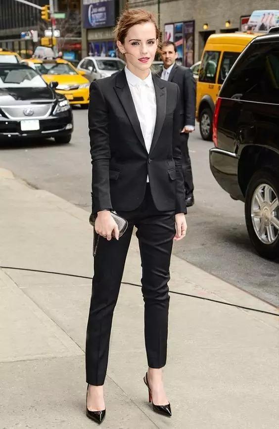 女生西装怎么穿高级好看,女士西装该怎么穿才好看