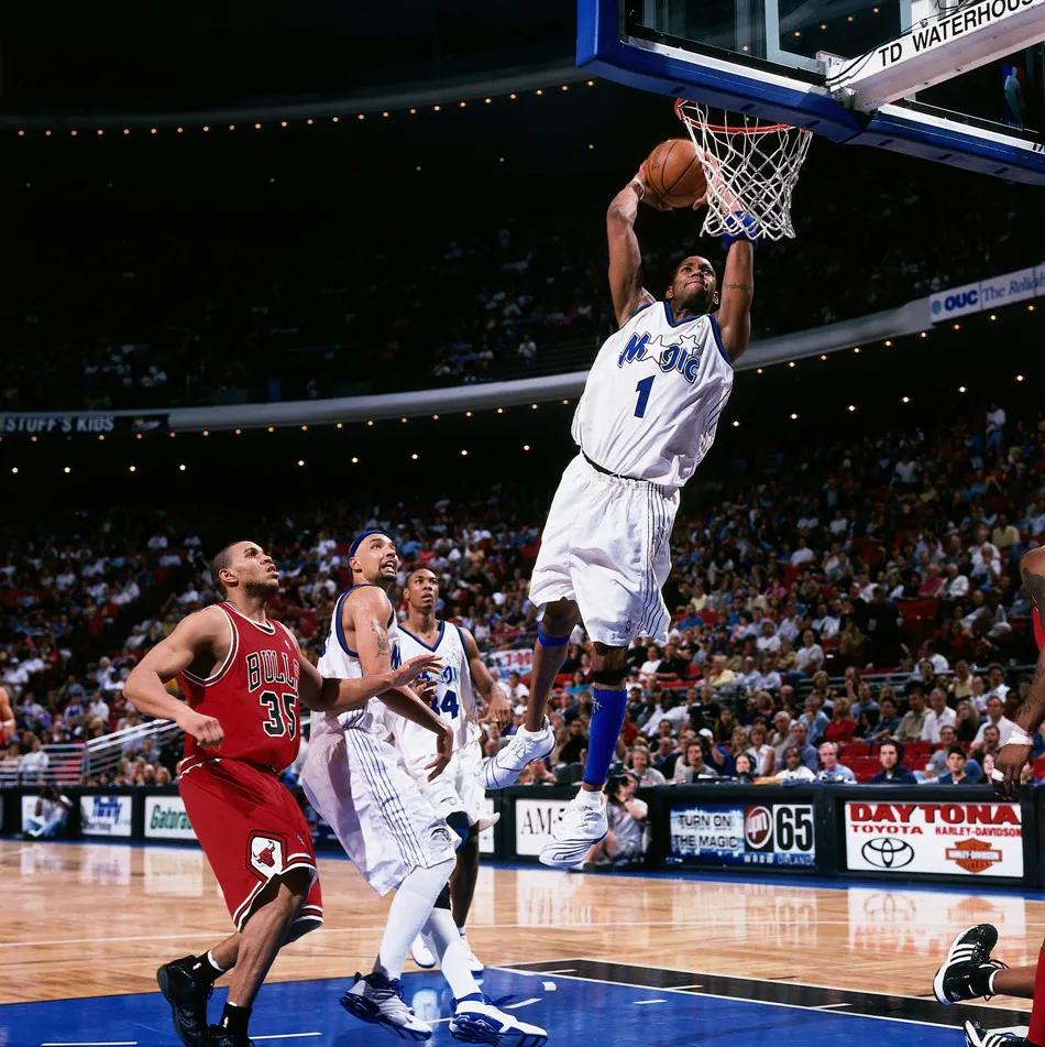 麦迪5代球上脚,麦迪四代复刻过程