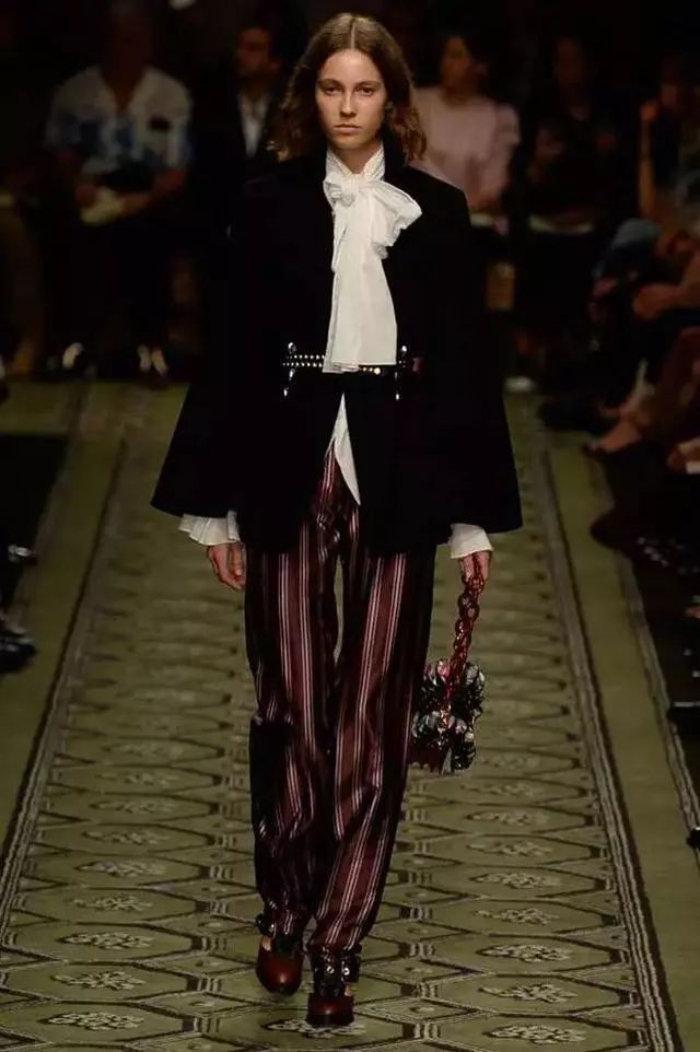 riccardotisci去哪儿了,riccardotisci2019春夏设计款