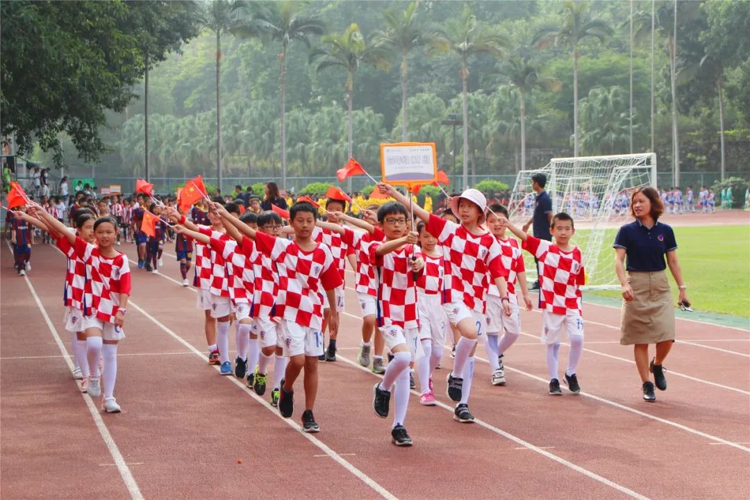 校园足球点燃绿茵梦想,校园足球联赛拉开序幕