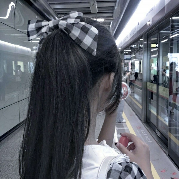 小清新闺蜜女头三人我想送你一个非常可爱的的礼物可是邮递员