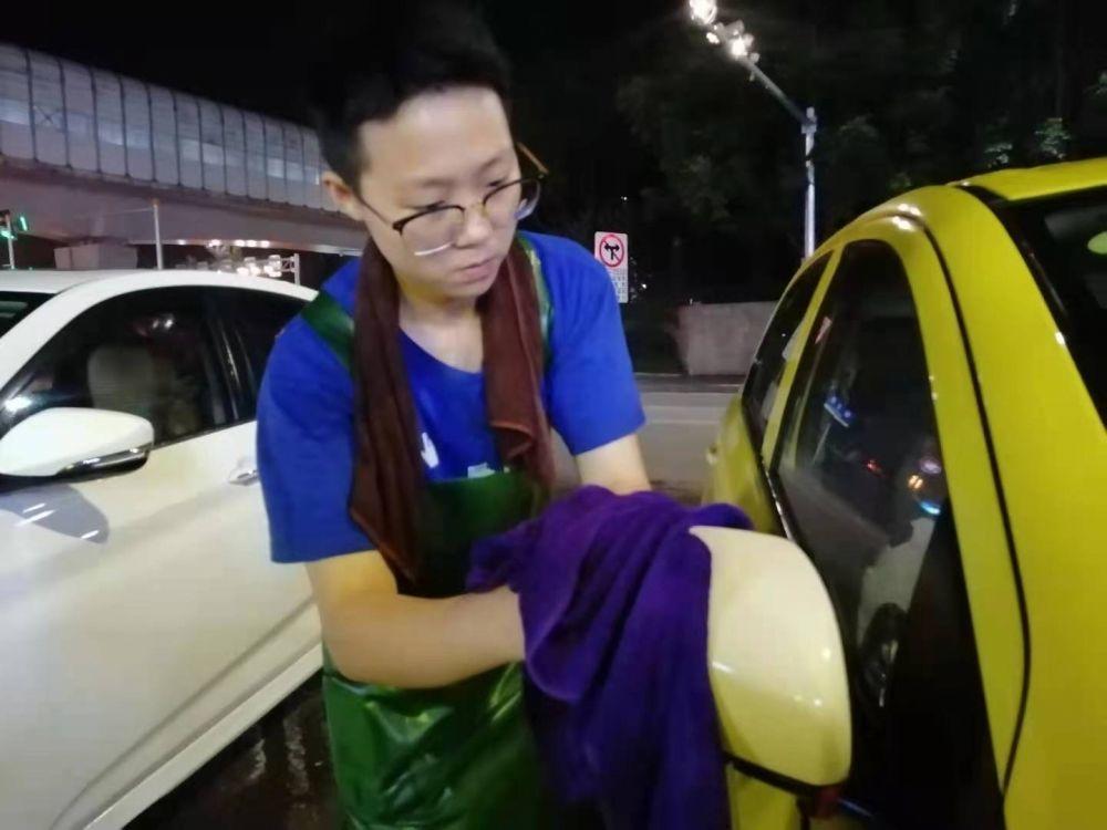 90后洗车一年净赚2000万,重庆开个洗车店能赚多少钱