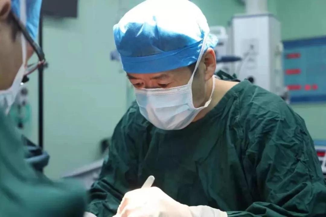 深圳首例一肝救两命,青岛医生一肝救三人创造生命奇迹