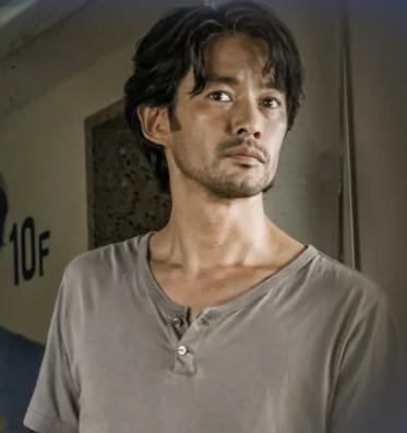 日本男人最想拥有的脸！性感神颜秒杀鲜肉，冻龄大帅哥竟单身