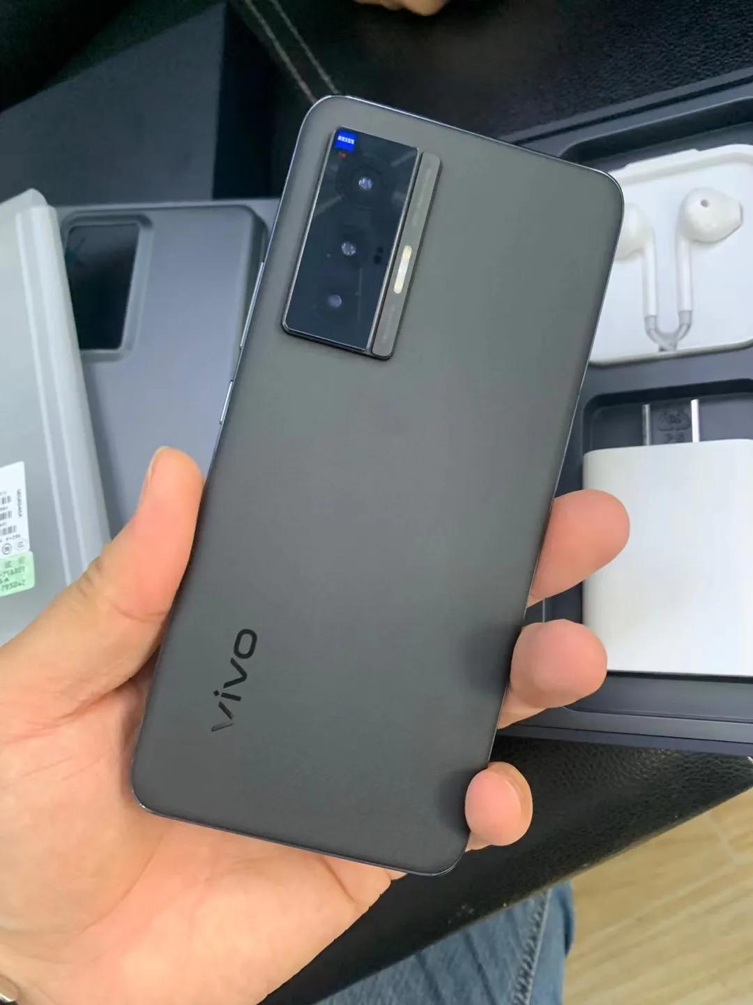 给手机贴膜的教程视频,给手机贴膜都这么轻松