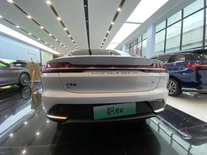 到店看艾力绅,比亚迪汉丹拿5g