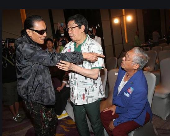 黄老邪得知杨过要娶小龙女,黄老邪终于认了女婿