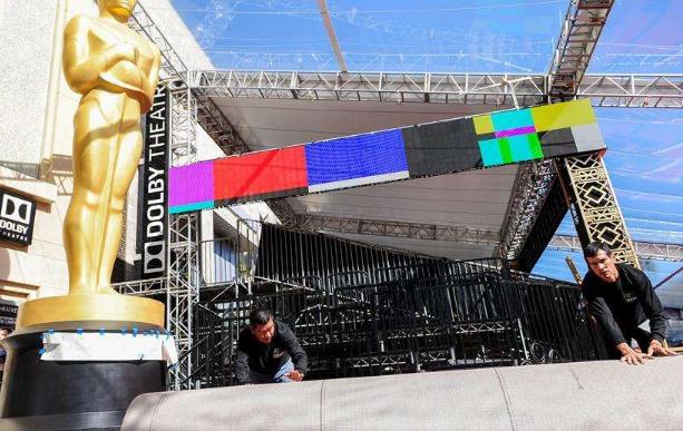 女明星红毯礼服自己可以选择吗,女明星红毯礼服都是定制的吗