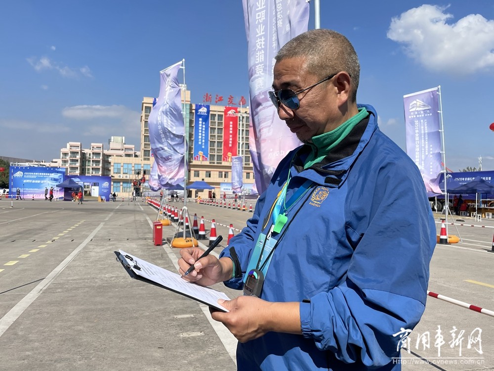 鍚勮矾鑻遍泟涓婂彴姣旀瑙嗛,鍚勮矾鑻辫豹璧涘満鑻卞Э椋掔埥