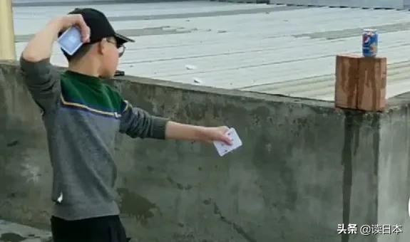 14岁中国少年“飞牌”火爆日本，日媒惊叹：这是未来的李小龙