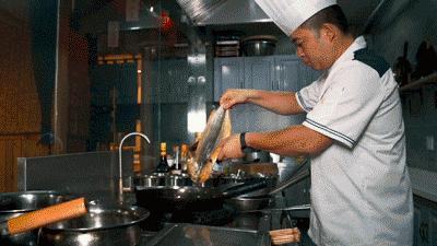 所有的不粘锅和大部分的铁锅,真正的无涂层不粘锅还是古老铁锅