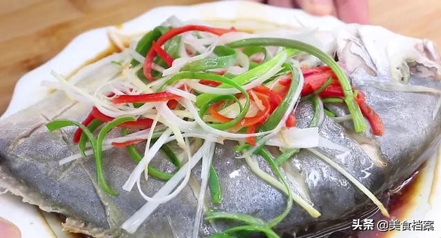 清蒸鲳鱼怎么做法比较好吃,清蒸五彩鲳鱼的做法和步骤